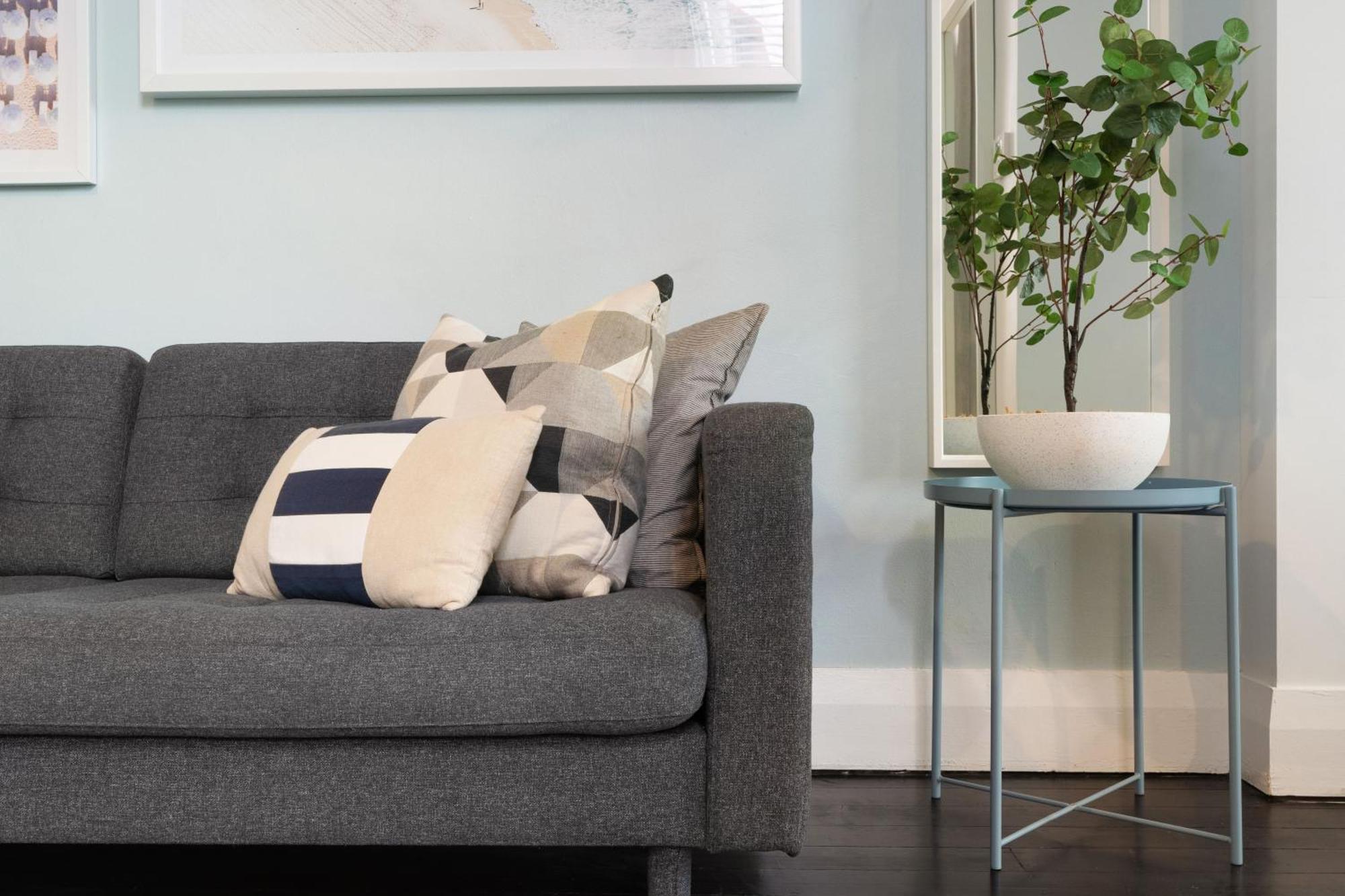 Chic 2br With Artful Touches In Bondi Apartment Sydney